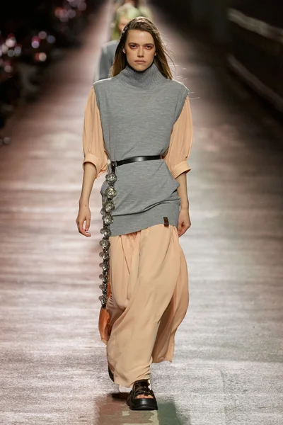 Look 32